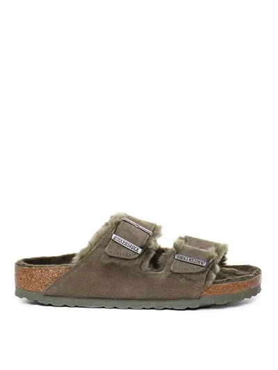 Birkenstock Arizona Shearling Sandals With Buckle In Verde