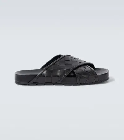 Bottega Veneta Tarik Intrecciato Leather Sandals In Schwarz