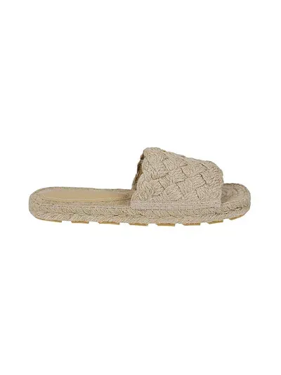 Bottega Veneta Women's Jack Rafia Flat Sandals In Beige