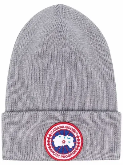 Canada Goose Logo Patch Ribbed Knit Beanie In Grey