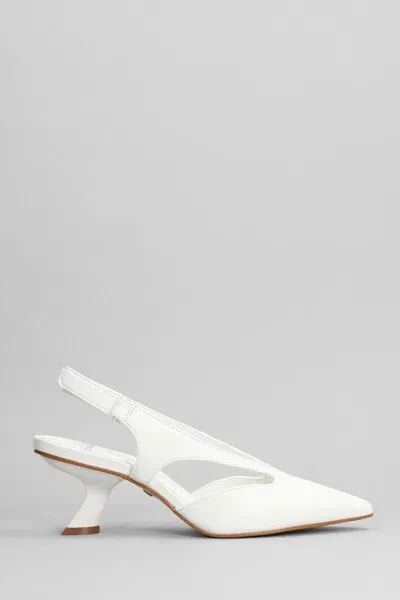 Carrano Pumps In White