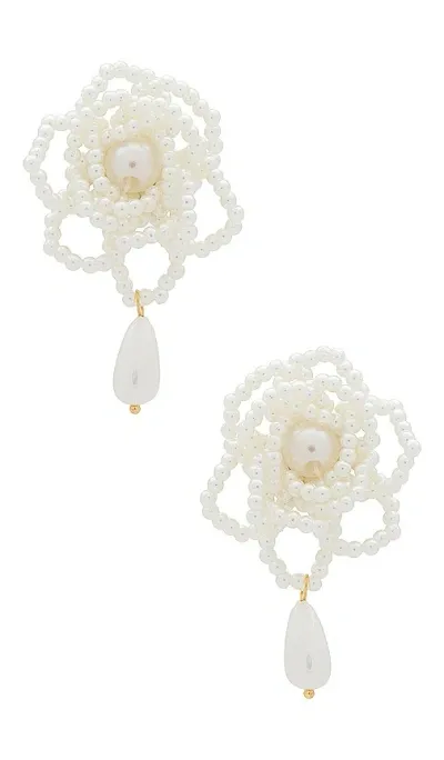 Casa Clara Liv Earrings In 珍珠