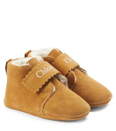 Chloé Baby Logo Suede Booties In Brown