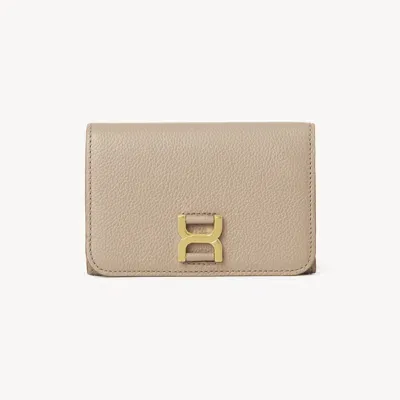 Chloé Portefeuille Compact À Rabat Marcie En Cuir Grainé Femme Gris Taille Onesize 100% Cuir De Veau In Grey