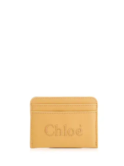 Chloé Sense Logo Embroidered Cardholder In Yellow