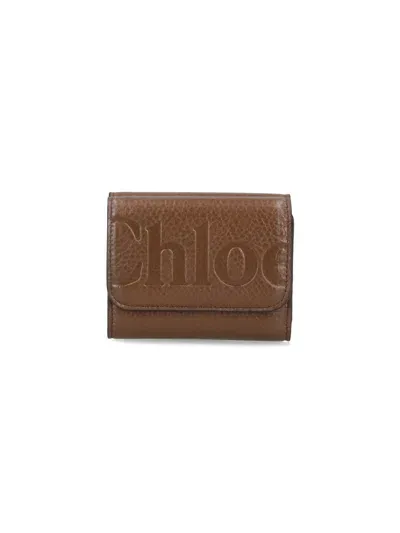 Chloé Tri-fold Logo Wallet In Brown