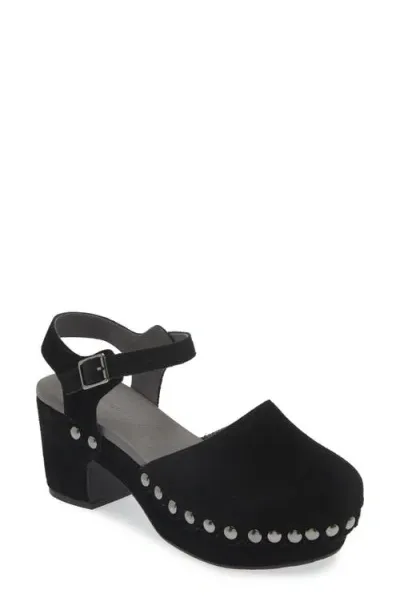 Chocolat Blu Garvey Platform Clog In Black Suede