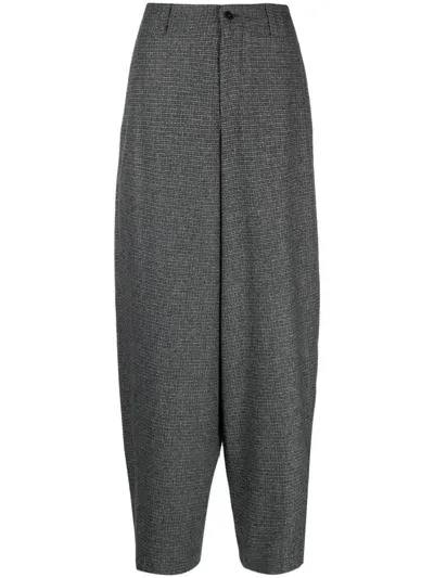 Closed Check-pattern Tapered Trousers In Grau