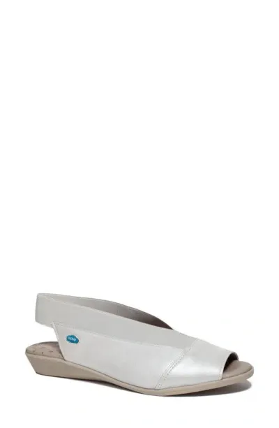 Cloud Caliber Slingback Peep Toe Sandal In Nova Blanco