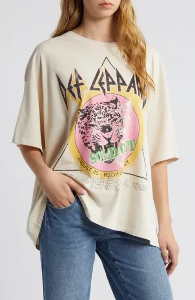 Daydreamer Def Leppard 1983 Tour Graphic T-shirt In Beige