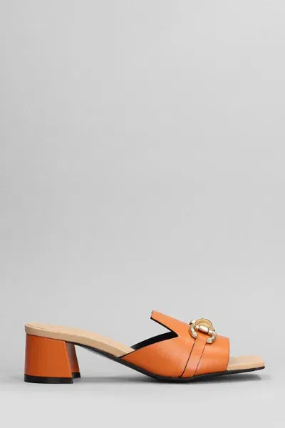 Donnarã¬ Sandals In Orange