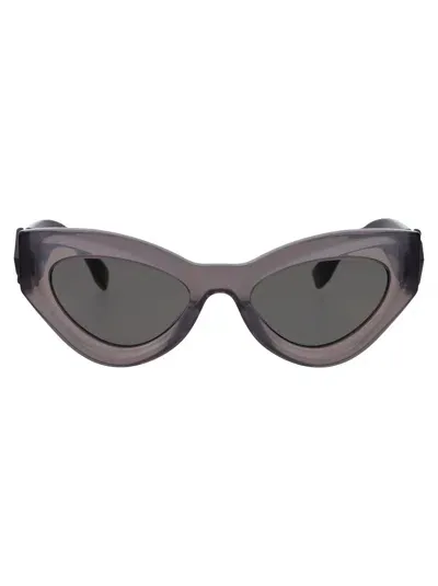 Fendi Cat Eye Sunglasses Fe40146 I 20 A In Black