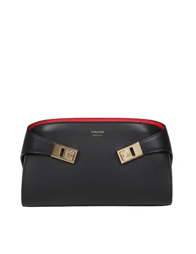 Ferragamo Hug Leather Clutch In Black/red