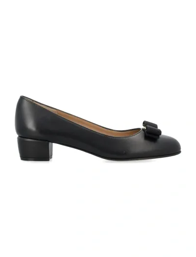 Ferragamo Vara Bow Leather Low Pumps In Black