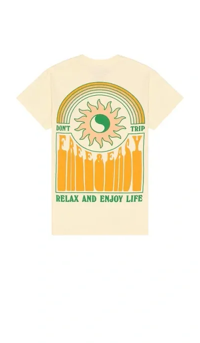 Free And Easy Solar Return Tee In 柔和黄