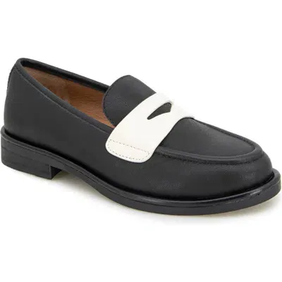 Gentle Souls By Kenneth Cole Cybil Loafer In Black Leather