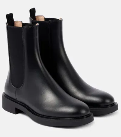 Gianvito Rossi Chester Leather Chelsea Boots In Black