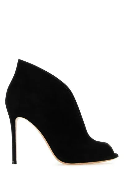 Gianvito Rossi Heeled Shoes In Black