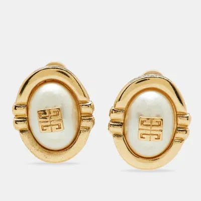 Pre-owned Givenchy Gold Tone Gg Faux Pearl Clip-on Earrings