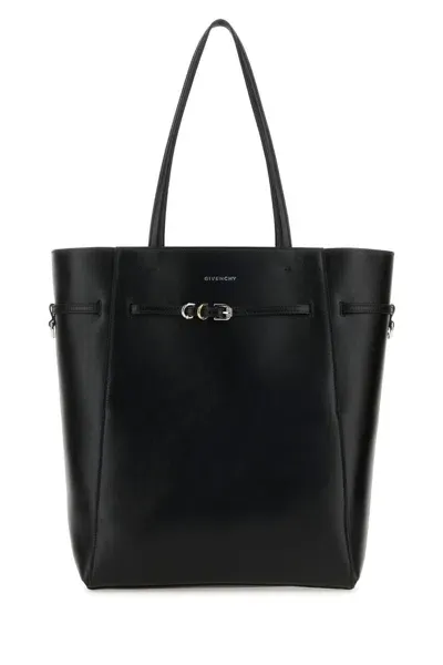 Givenchy Handbags. In Black