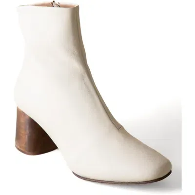 Huma Blanco Harlow Boot In Bone