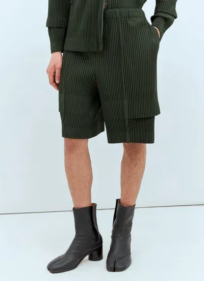 Issey Miyake Cargo Pleated Shorts In Green