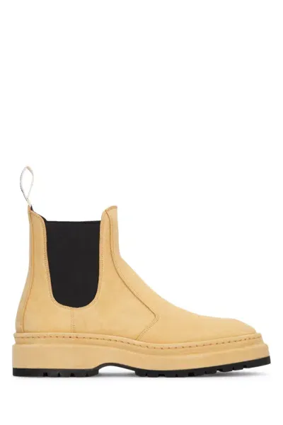 Jacquemus Les Chelsea Pavane Suede Chelsea Boots In Beige