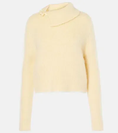 Jacquemus Marina Mohair And Wool-blend Sweater In Yellow