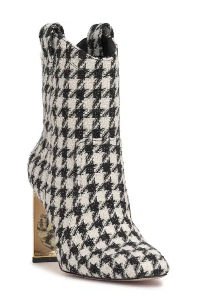 Jessica Simpson Xovira Bootie In Black/white