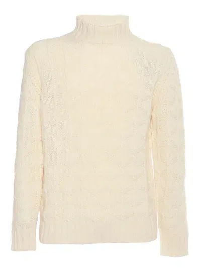 Kangra Diamond Pattern Turtleneck Sweater In White