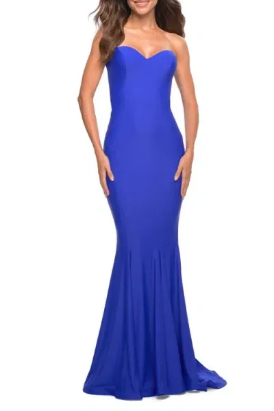 La Femme Chic Jersey Gown With Sweetheart Neckline In Royal Blue