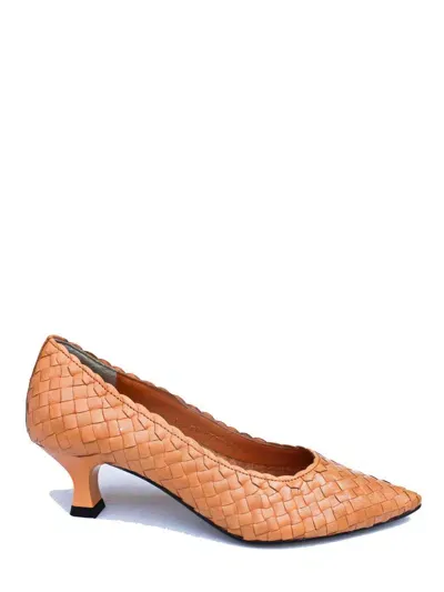 La Rose Carol Wooden Pumps In Arancione