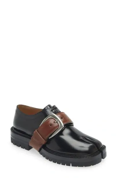 Maison Margiela Tabi Strap Oxford In Black/cuoio