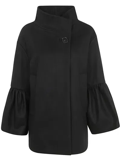 Mantù Coat In Black