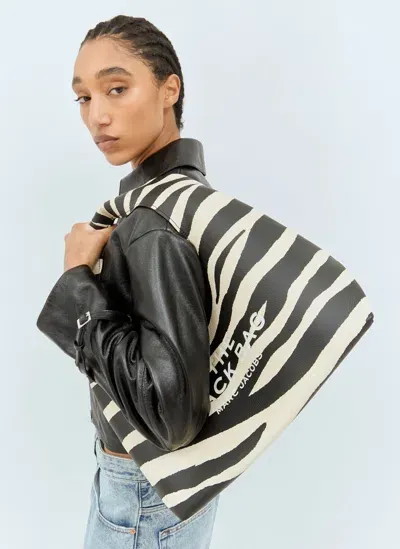 Marc Jacobs The Zebra Sack Shoulder Bag In Black