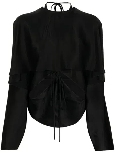 Materiel Cut-out Detail Top In Schwarz