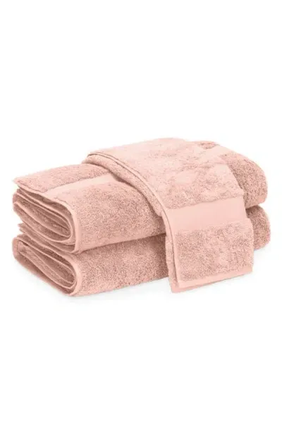 Matouk Lotus Fingertip Towel In Blush