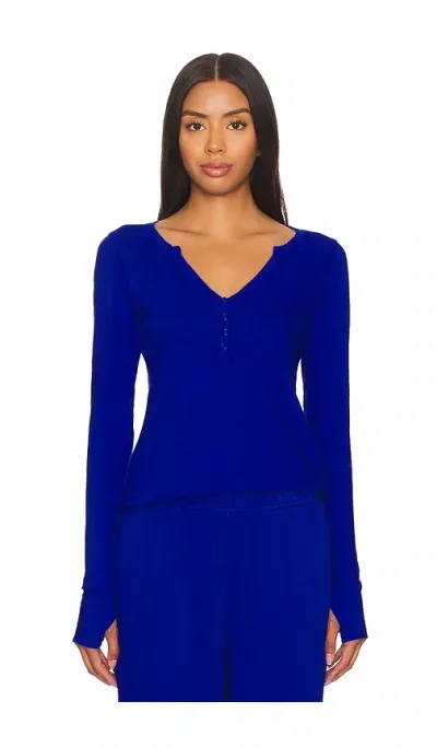 Michael Lauren Tahoe Fitted Long Sleeve Henley W/ Thumbhole Top In Royal