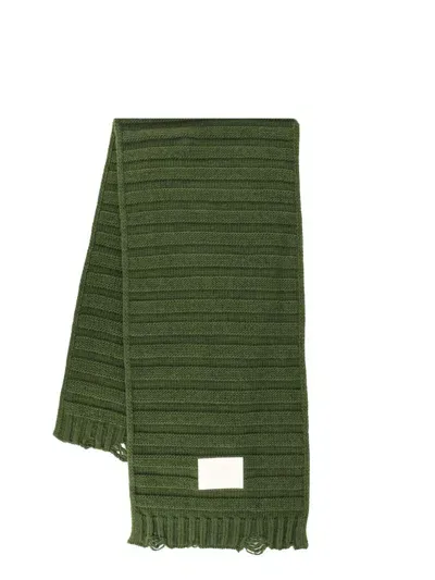 Mm6 Maison Margiela Logo Patch Distressed Knitted Scarf In Green