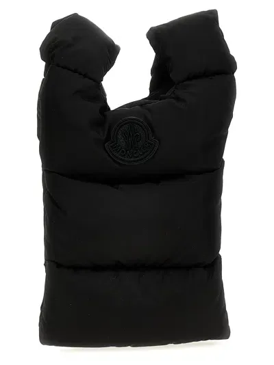 Moncler Shoulder Bag In Classic Black