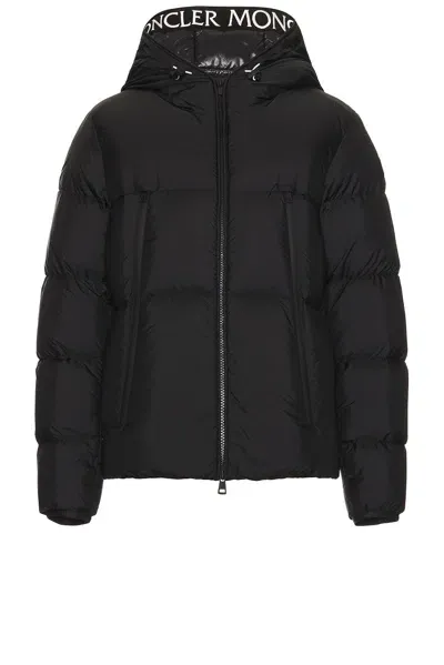 Moncler Montcla Jacket In Black