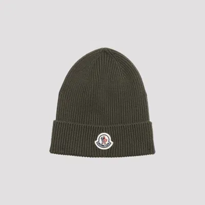 Moncler Logo-patch Ribbed Beanie In Dark Green