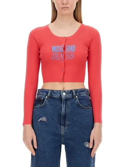 Moschino Jeans Logo Intarsia Knit Cropped Cardigan In Red