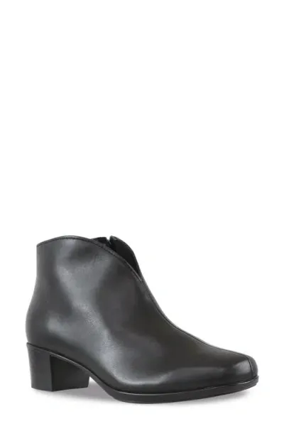 Munro Shelly Bootie In Black Leather