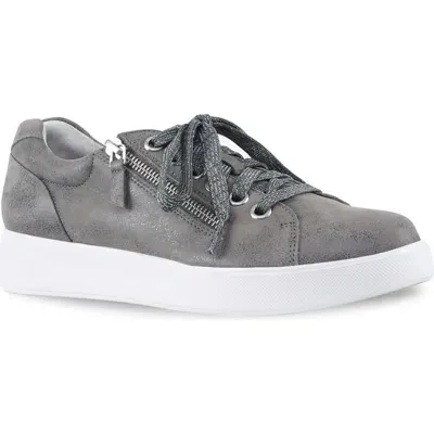 Munro Tilly Sneaker In Greige Leather