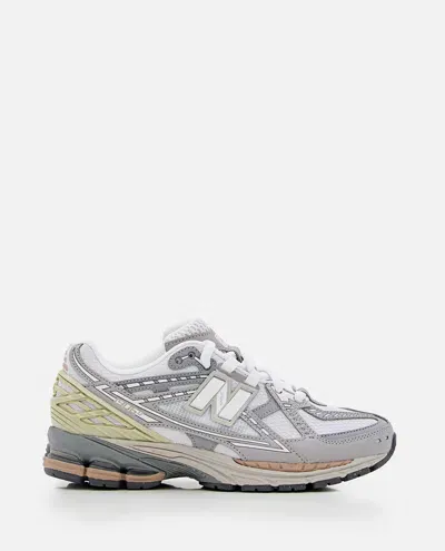 New Balance 2000 Running Sneakers In Grau