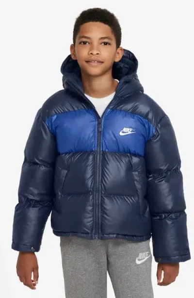 Nike Kids' Sportswear Water Repellent Hooded Puffer Jacket In Mid Navy/royal/white