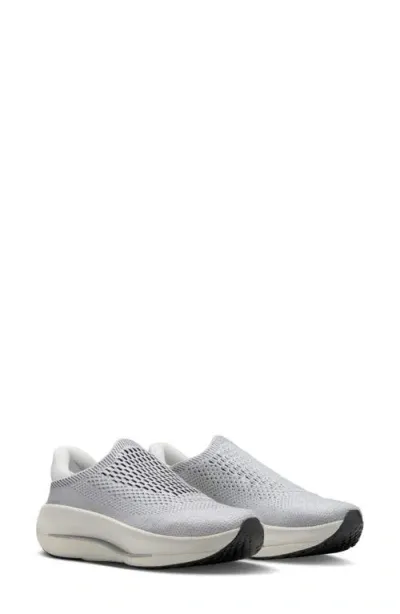 Nike Reina Easyon Prm Sneaker In White