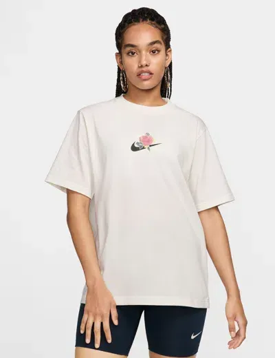 Nike Sportswear Artist Collection Short-sleeve T-shirt In White