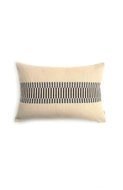 Nimmit Spor Handwoven Pillow In Natural/black